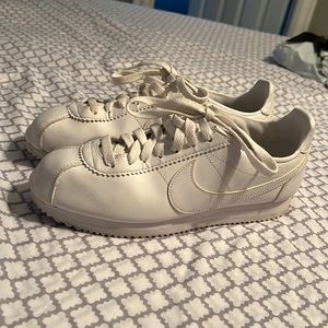 White Nike Cortez 8 1/2